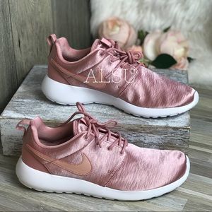 nike roshe one rust pink